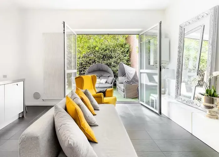 Sunny Design Loft In Milan